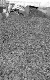 咸陽市人民政府推動煤炭產(chǎn)業(yè)轉(zhuǎn)型升級，賦能區(qū)域經(jīng)濟(jì)高質(zhì)量發(fā)展